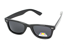 Zwarte polaroid zonnebril in wayfarer design