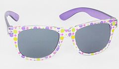 Transparante zonnebril met paarse pootjes.