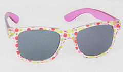 Zonnebril voor kinderen met roze pootjes.
