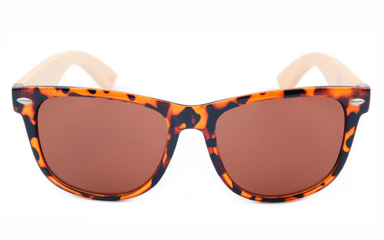 Bruine wayfarer zonnebril met bamboe - sunlooper.nl - billede 2