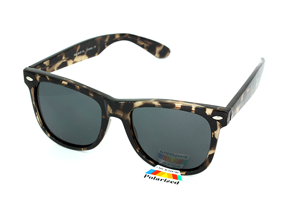 Polaroid Wayfarer zonnebril. Goedkoop en populair