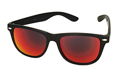 Matzwarte wayfarer in het rood met spiegelglazen. - Design nr. 3237