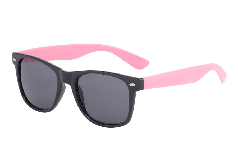 Zwart met roze wayfarer zonnebril